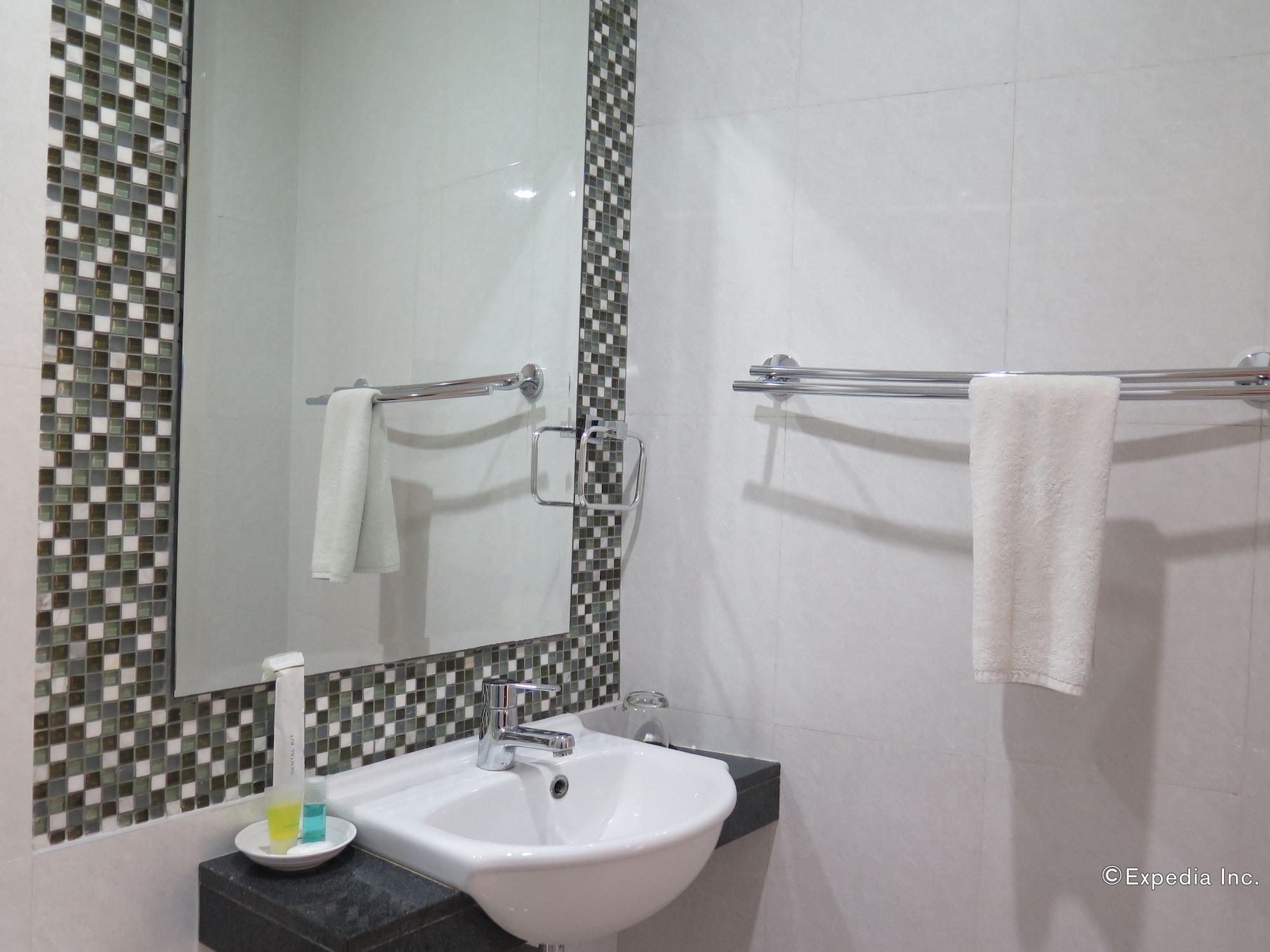 717 Cesar Place Hotel Tagbilaran Eksteriør billede